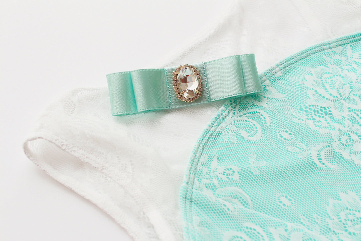 jewelry ribbon emerald